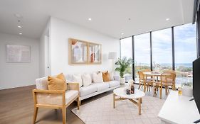 Luxury Bay View Apartment